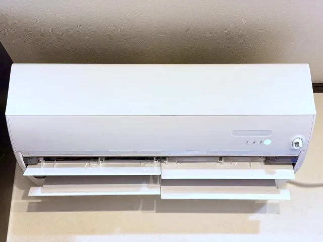 お掃除機能付きタイプの壁掛けエアコン